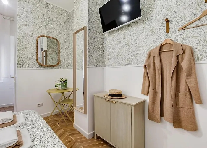 Bdc - Nest! Small But Cozy